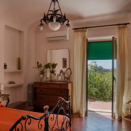 I Di Naxos Semesterbostad